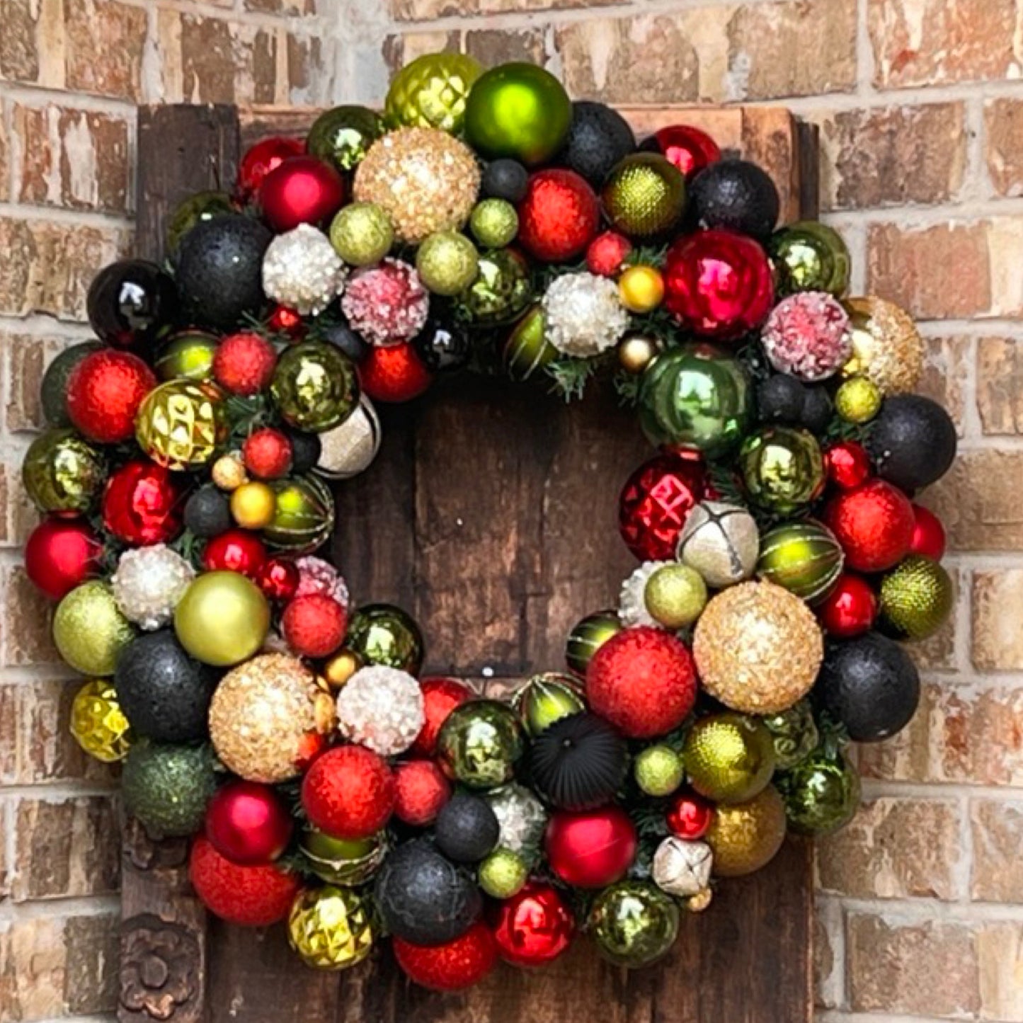Luxurious & classy non-breakable ornament wreath for mantel, mirror or door