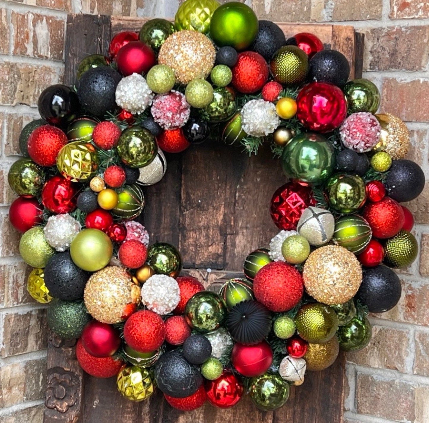 Luxurious & classy non-breakable ornament wreath for mantel, mirror or door