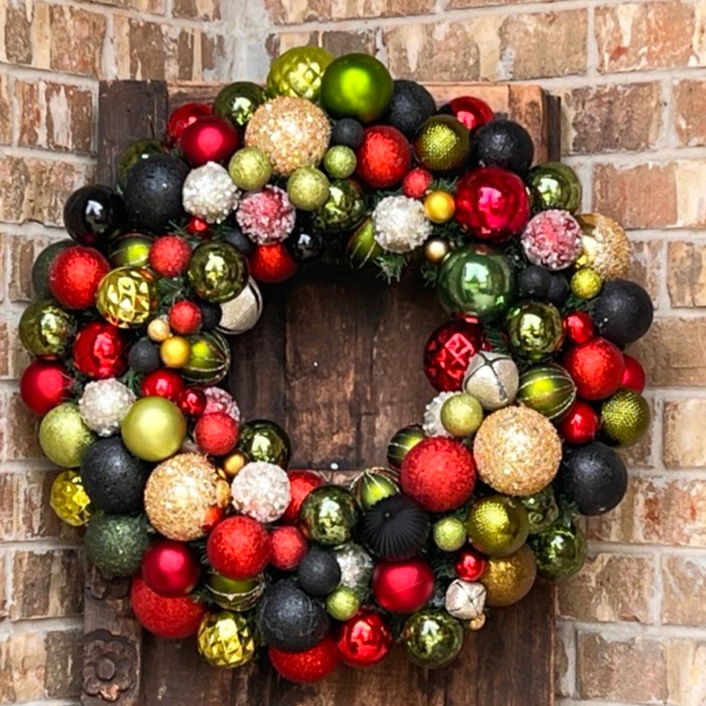 Luxurious & classy non-breakable ornament wreath for mantel, mirror or door