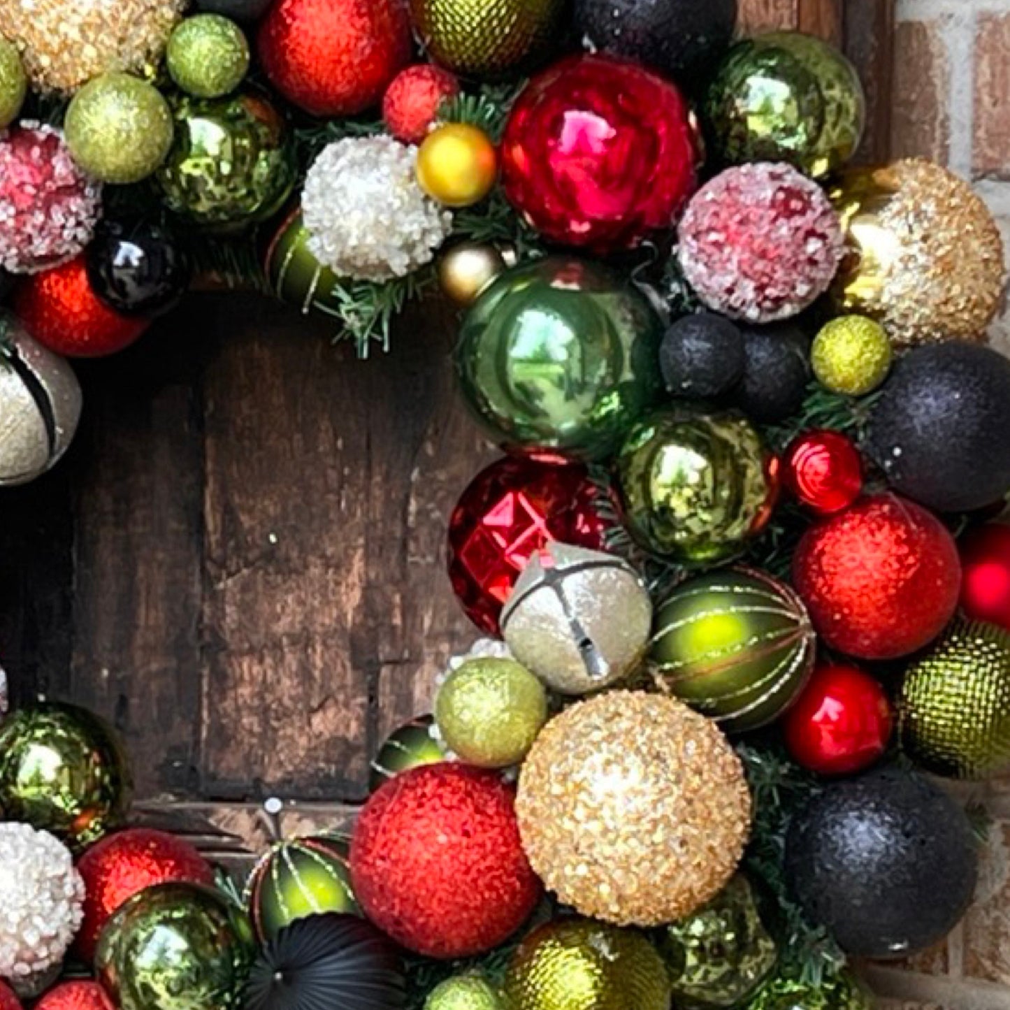 Luxurious & classy non-breakable ornament wreath for mantel, mirror or door